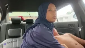 Ukhti Jilbab Cobain Pengalaman Baru di Dalam Mobil poster